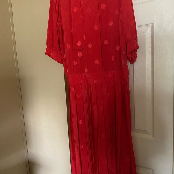 Dres - Picture 1 of 2